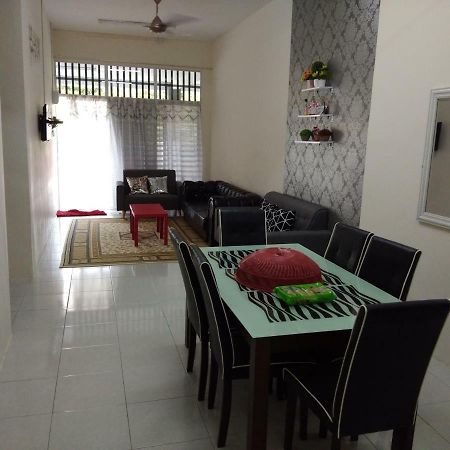 Zah’ra Homestay Kuala Lipis Bagian luar foto