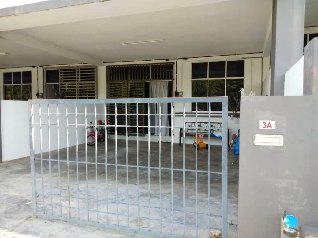Zah’ra Homestay Kuala Lipis Bagian luar foto