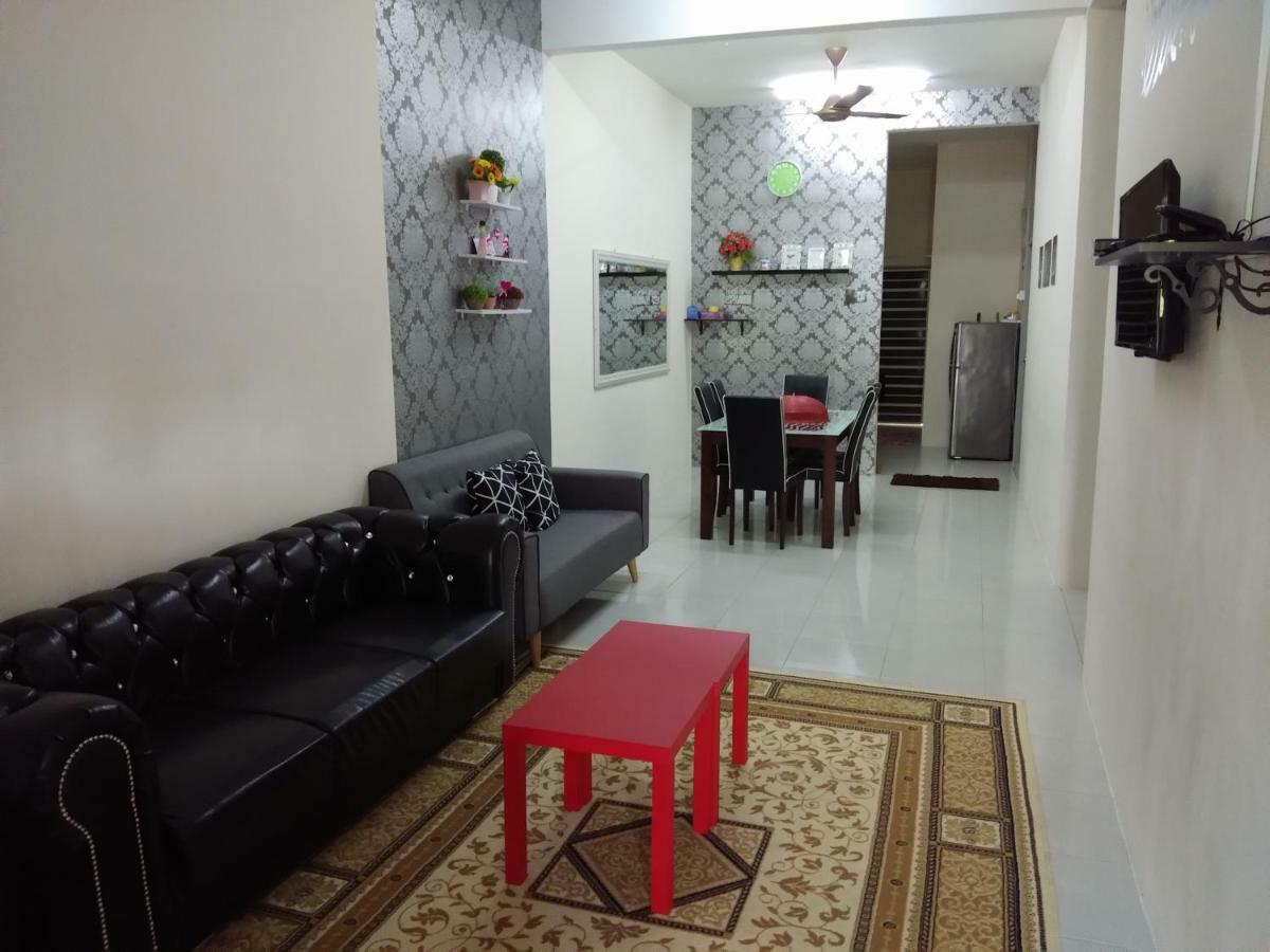 Zah’ra Homestay Kuala Lipis Bagian luar foto