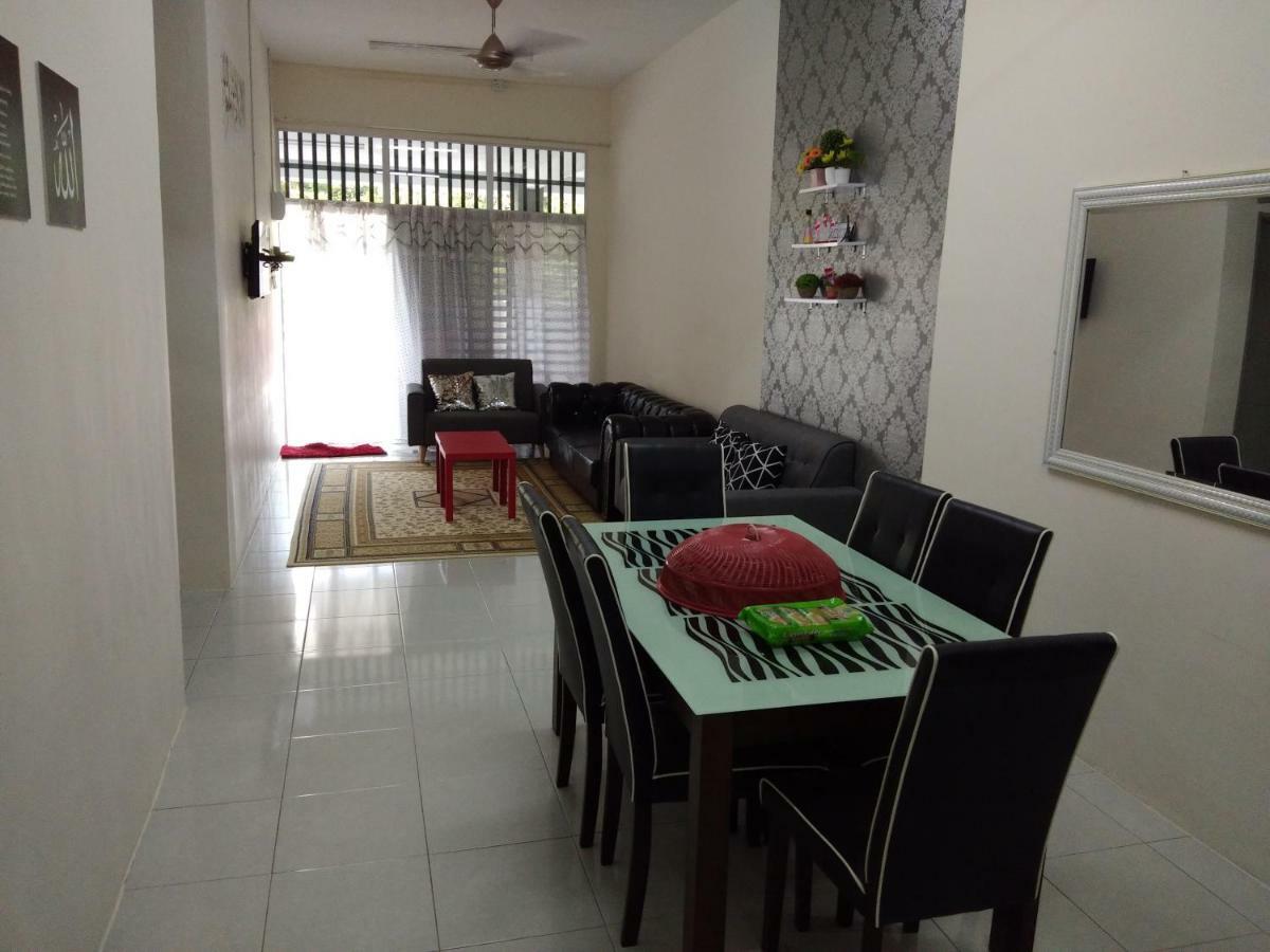 Zah’ra Homestay Kuala Lipis Bagian luar foto
